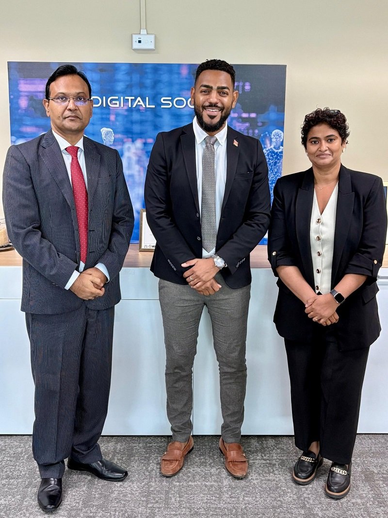 HC Dr Rajpurohit and Hon’ble Dominic Smith, Minister of Public Administration & Artificial Intelligence discussing various avenues of collaboration between India and T&T in the fields of digital transformation and capacity building.